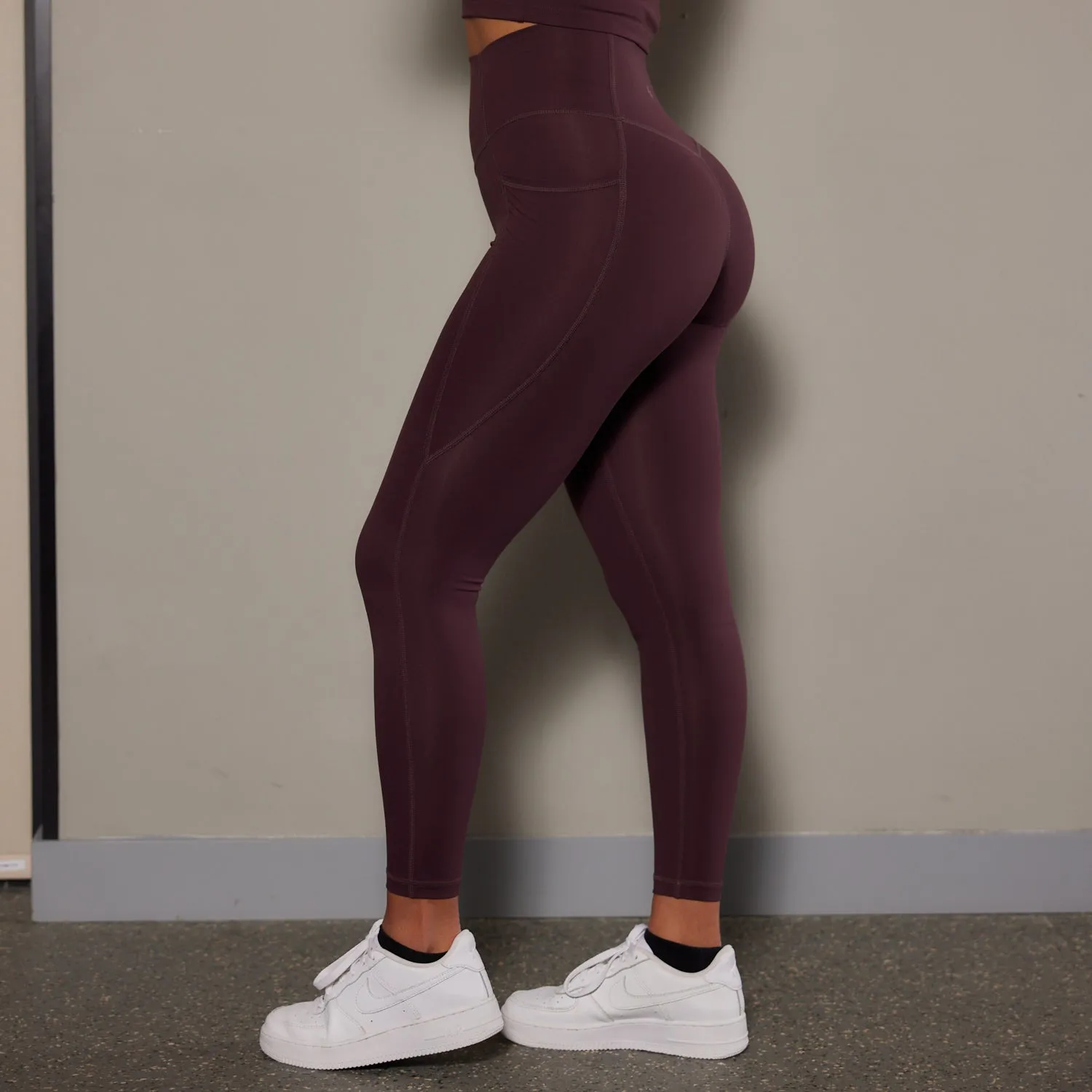 Curve Pocket Legging in Rich Burgundy