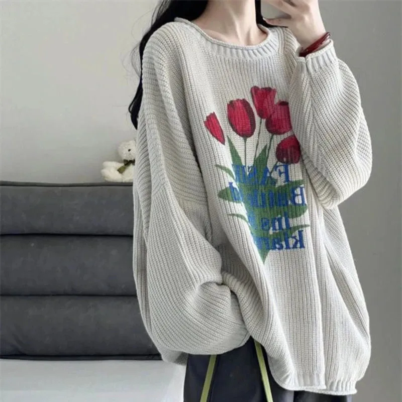 Loose-Fitting Knitted Sweater With Retro Floral Print