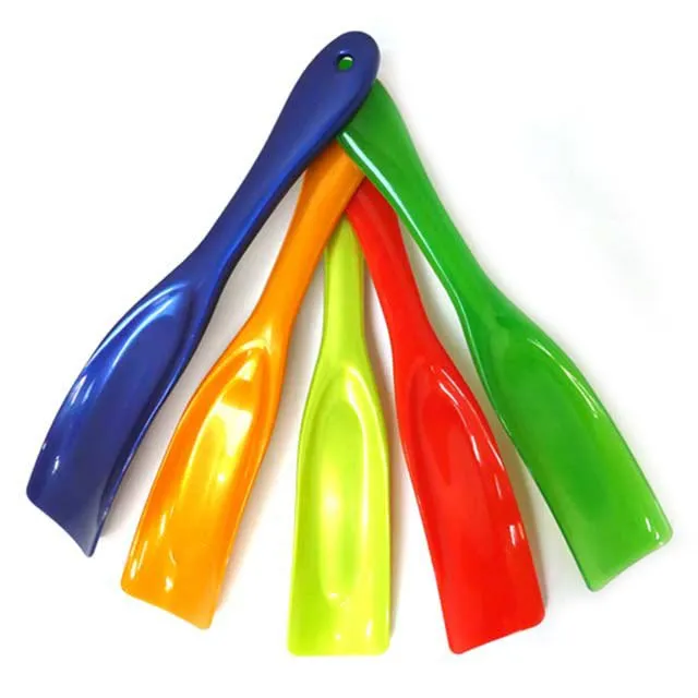 SMALL PLASTIC SHOE HORN 20 CM