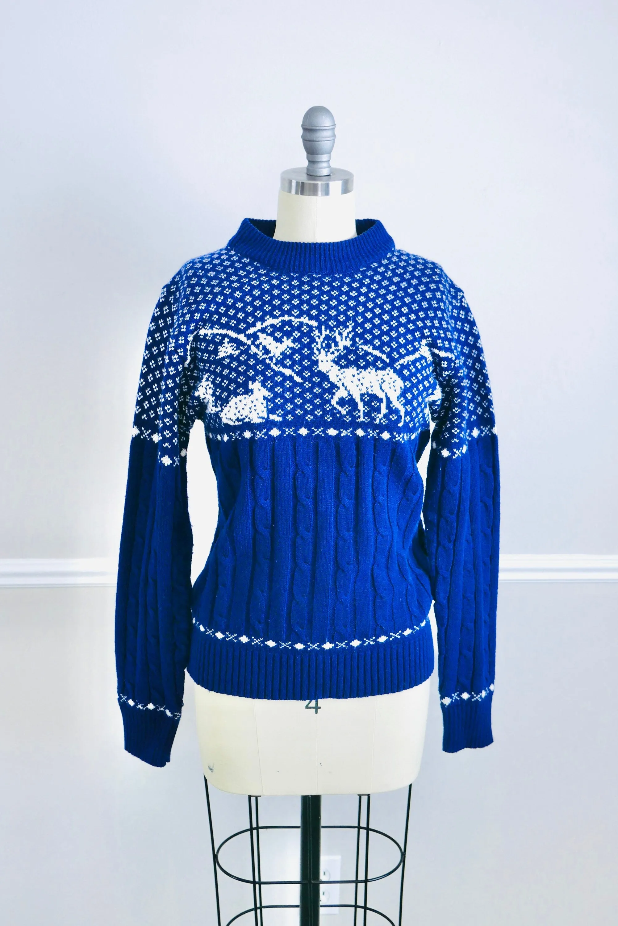 Vintage 1980s Blue Novelty Print Sweater / 80s cable knit pullover Size M